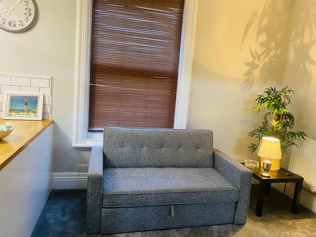 1 Bedroom Spacious Apartment Lytham St Annes Extérieur photo