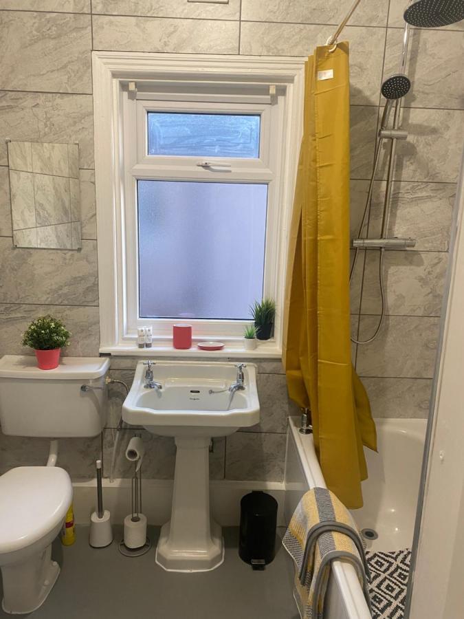 1 Bedroom Spacious Apartment Lytham St Annes Extérieur photo